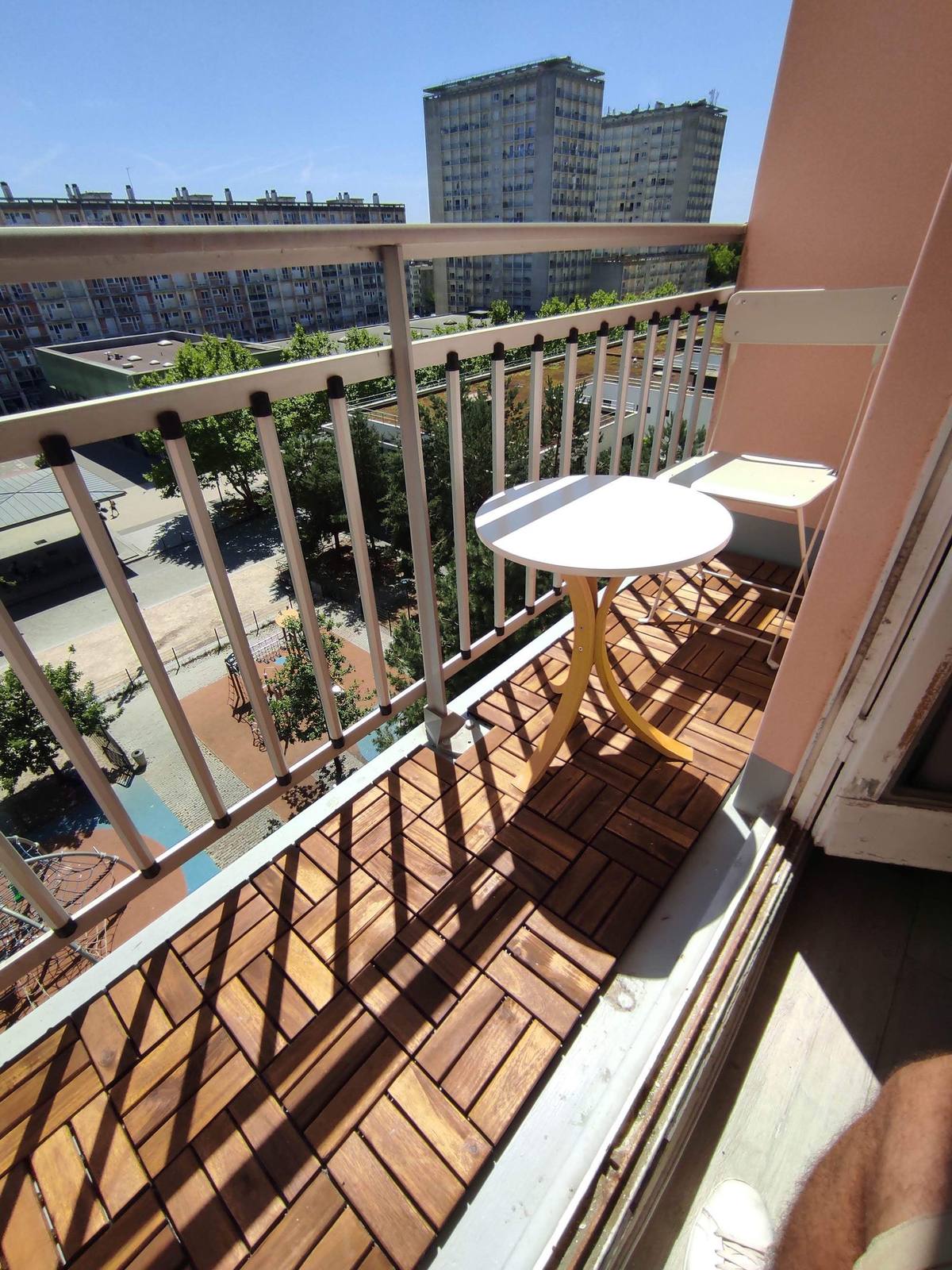 Balcon privatif ensoleillé avec vue dégagée